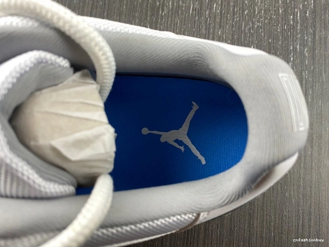AV2187-140 Air Grey Jordan 11 Cement Low 0808
